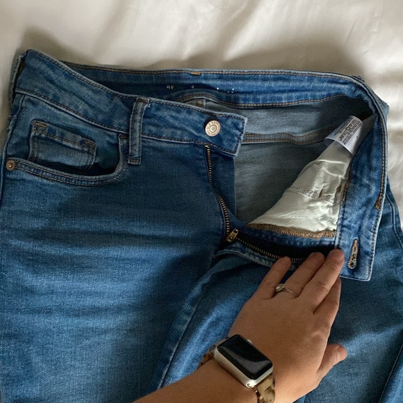 Old navy skinny/straight leg jeans, like new - Picture 2 of 3